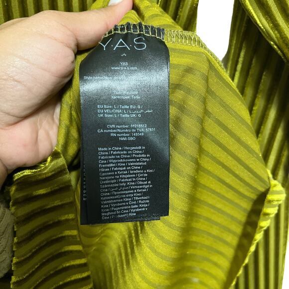 Y.A.S. Long Sleeve Velvet Green Top M - Picture 3 of 4